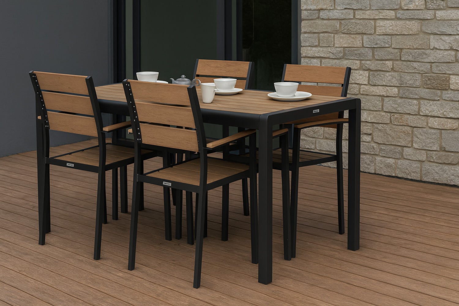 MILANO ARTWOOD P&Ouml;YT&Auml; + 4 MILANO TUOLIA MUSTA/LUONNONV&Auml;RI