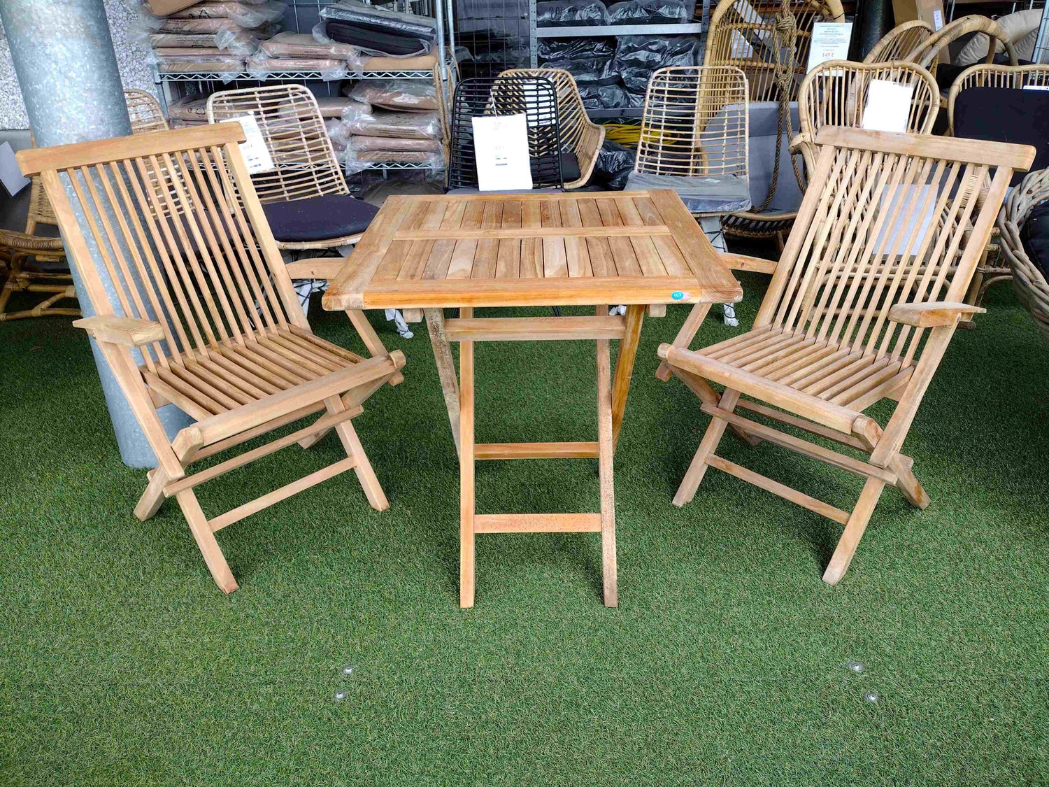 GOLDEN-TEAK P&Ouml;YT&Auml; 70x70 CM + TUOLIT K&Auml;SINOJILLA